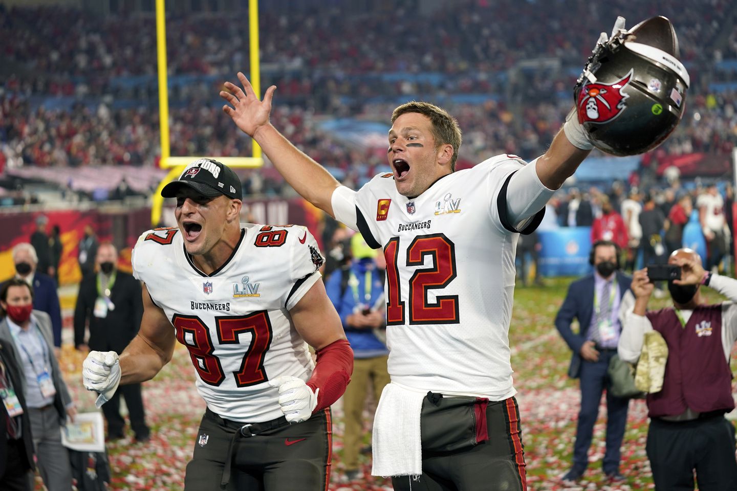 Champa Bay' spirit in NYC: TODAY Show hosts dress as Bucs players