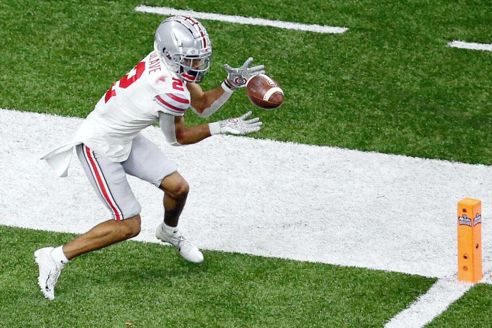 Should you draft DeVonta Smith or Chris Olave in 2023: Fantasy